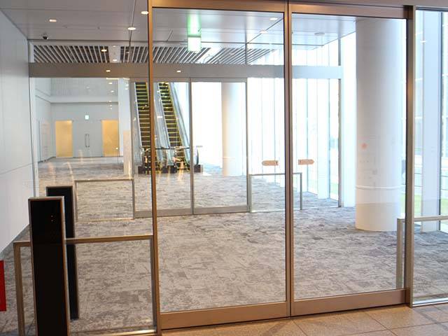 バスタ新宿からエスカレーターを上るとルミネゼロの入り口