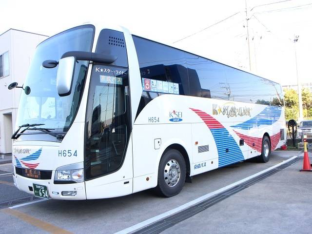 まるでプラネタリウム！ 3列独立シート「K☆STAR LINER」車内は