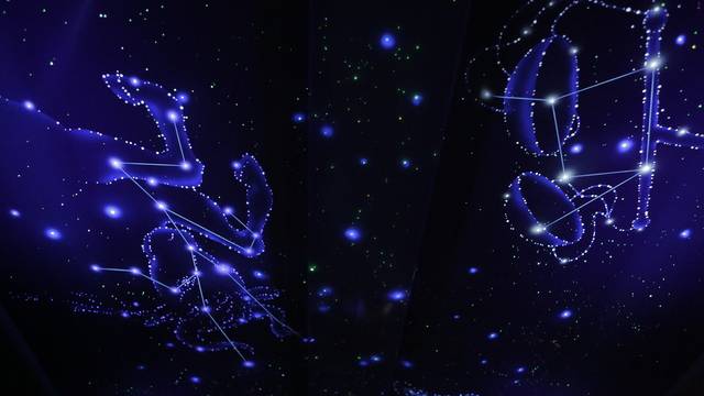 まるでプラネタリウム！ 3列独立シート「K☆STAR LINER」車内は