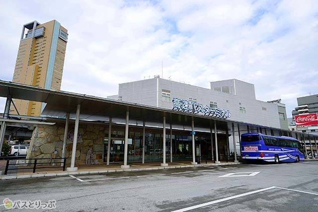 高松駅の高速バスターミナル.jpg