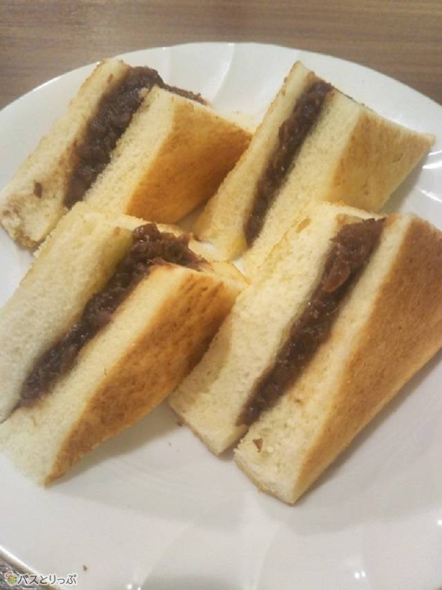 甘すぎない小倉がさっくりとしたトーストにはさまれており、1皿ペロッと食べられます。