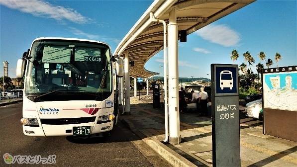 高速船ターミナルに到着した「桜島号」