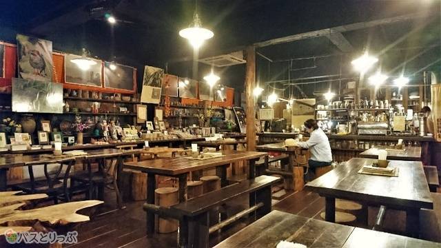 温かい雰囲気の店内