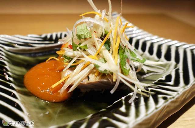 シェフおすすめの梅肉ソースでいただく