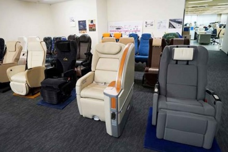 豪華バスの開発秘話に迫る！ シェル型シートは完成までに約◯年