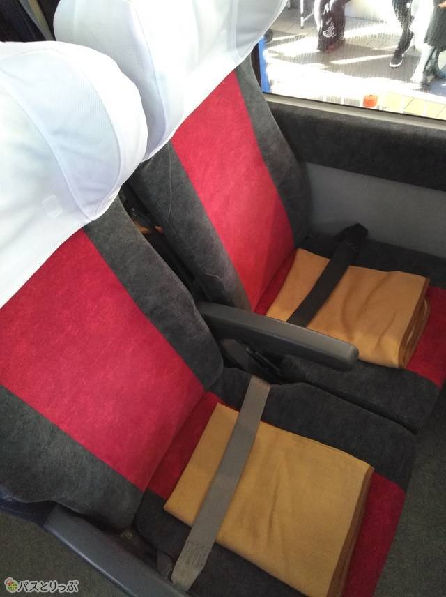 堅すぎず柔らかすぎない、オーソドックスな4列シート席