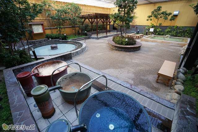 4種類の湯船で楽しめる露天風呂