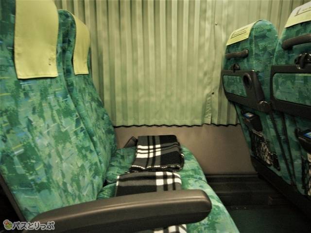 車内は4列シート