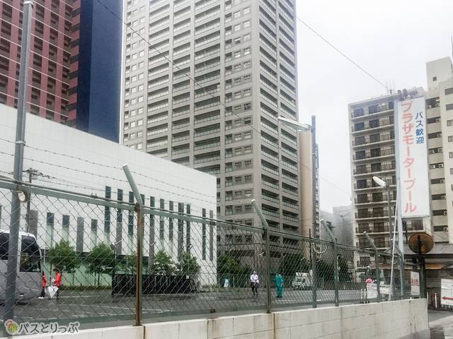 到着地の梅田プラザモータープール周辺