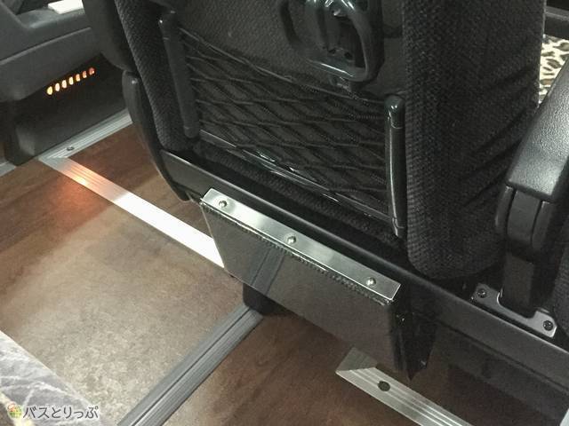 足元にはフットレストもあるので靴を脱いでリラックスできます