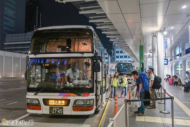 手前がグリーンカー。奥がお世話になったスタンダード。