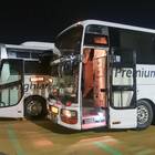 談合坂SA。グリーンカーとスタンダードが仲良く並んでいました。