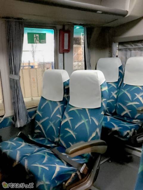 座席はこんな感じでオーソドックスな4列シートタイプ