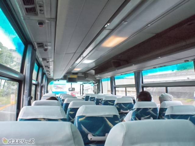 雨天のせいか、この空きっぷり