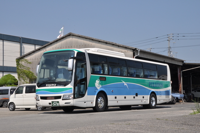 別々のバス会社なのに…あのバスとあのバスがそっくり！？ 車体デザイン