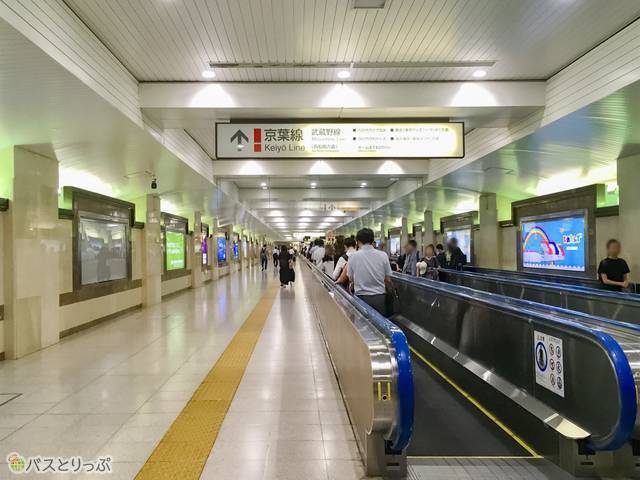 東京駅　動く歩道