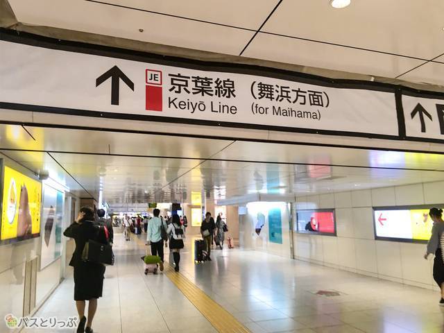 大きく「京葉線」と書かれているので安心です