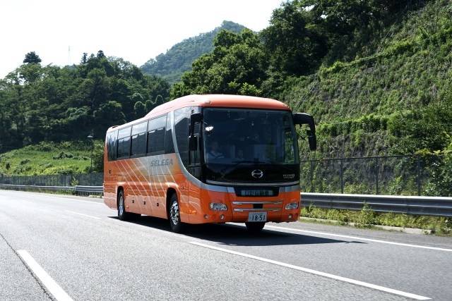 日野セレガの新モデルに試乗！ 改良点や走行した体感をバスラマで