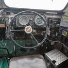 数十年に渡って運行し、年季が入った運転席