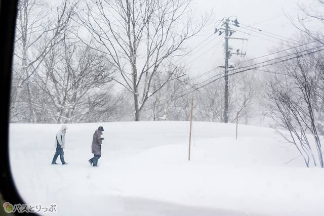 途中で“苦笑いのお父さん”を見送りながら終点の峡雲荘へ