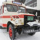 松川温泉行きのボンネットバス