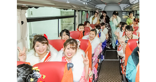 ハタチのはとバスガイドが大集合！ 「はとバス成人式2018」 22人の晴れ