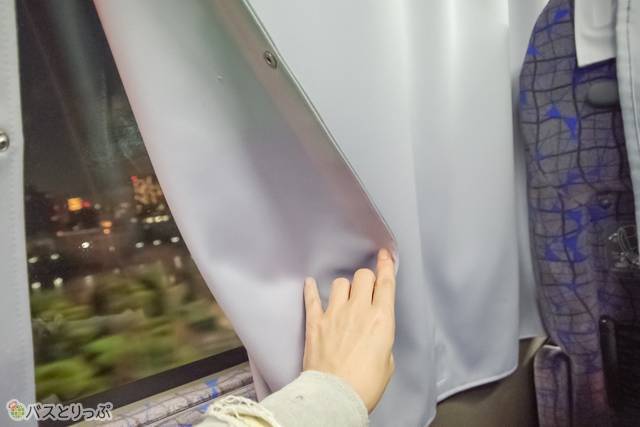 厚手のカーテン