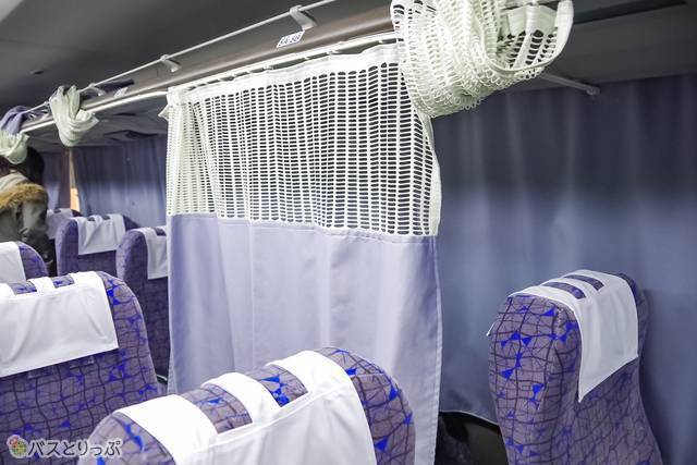 仕切りカーテン