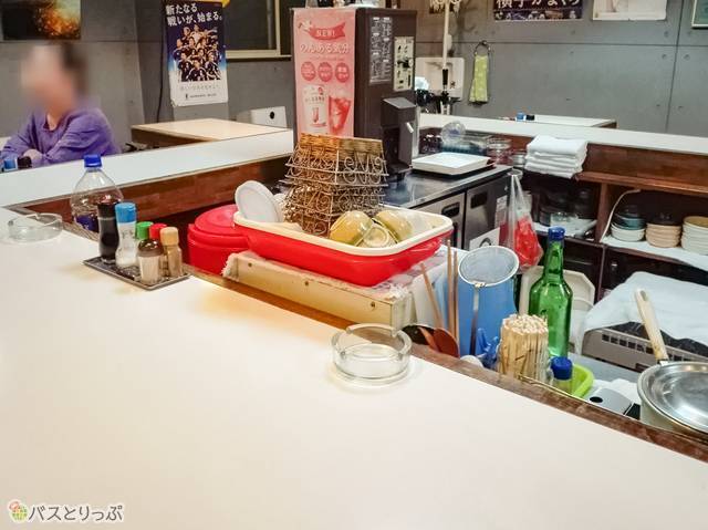 「かしらや」店内