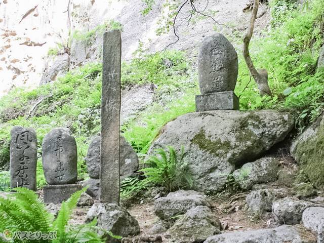 せみ塚（山形の山寺へ）