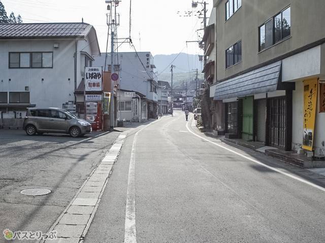 まだ店も開いていない（山形の山寺へ）