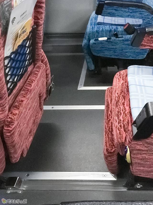 フットレストのほかレッグレストもあります