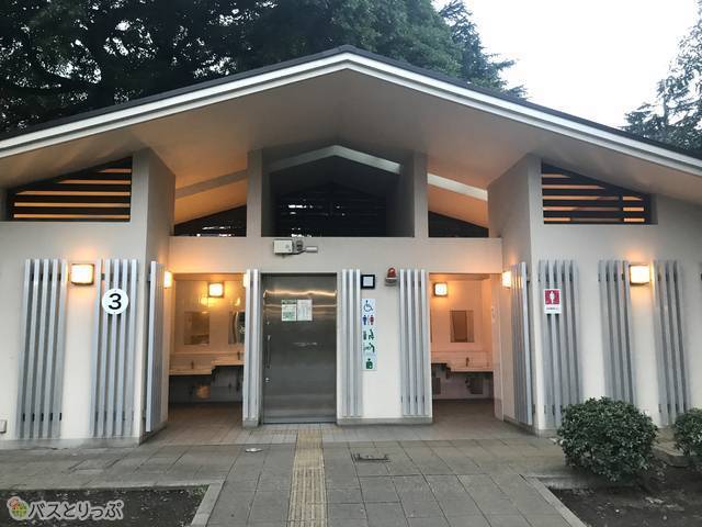 新しさの感じる日比谷公園内トイレ