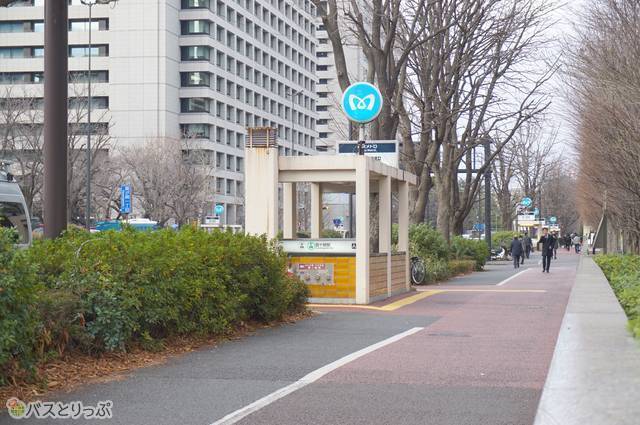 A9出入口。日比谷線・千代田線共に乗り換えがスムーズ