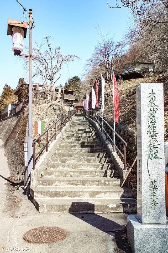 Toward “Yakuoji Temple（薬王寺）”, use the steps.(sightseeing of Shima)