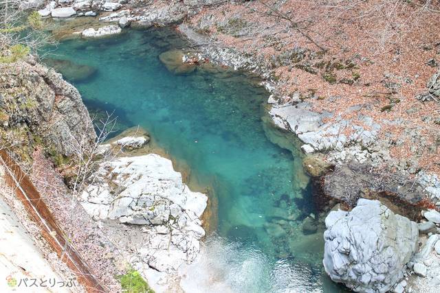 The pure water of Shima river refreshes our mind.(sightseeing of Shima)