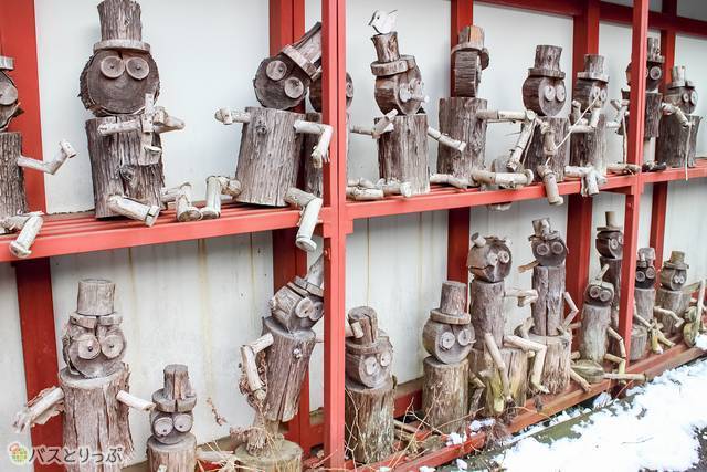 Winsome wooden dolls.(sightseeing of Shima)