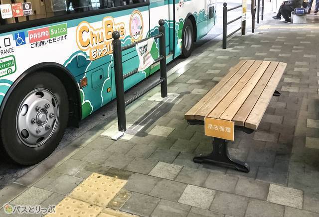 5番乗り場近くのベンチ