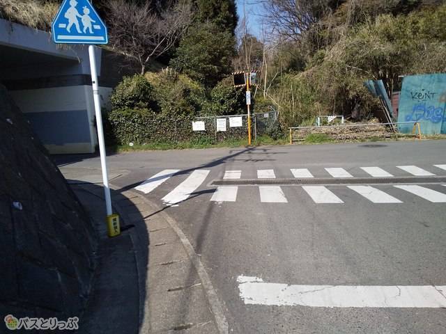 左へ曲がります