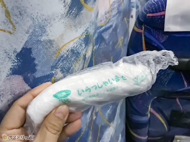 松江駅到着前に配られるおしぼり