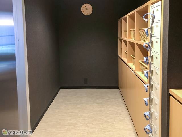 貴重品入れ付きの脱衣所