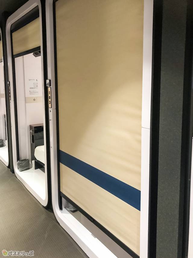 ロールカーテンを閉めれば個室の空間に