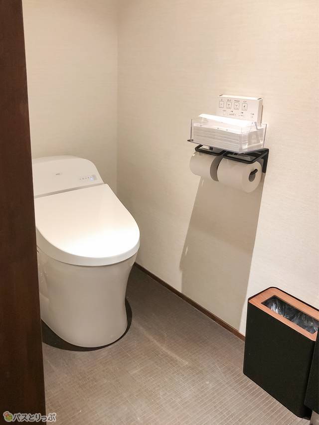 部屋内に備え付けられているトイレ