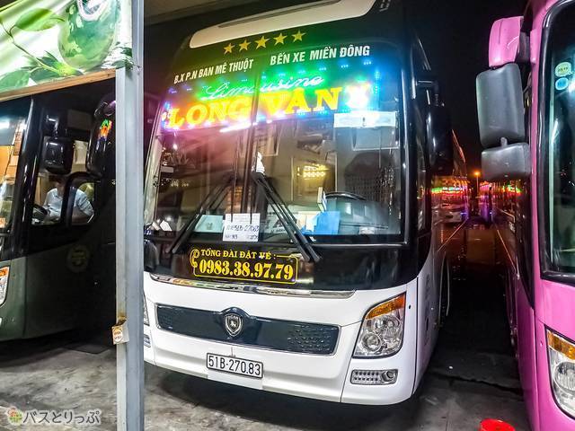 今回乗車する「カプセルホテルバス」