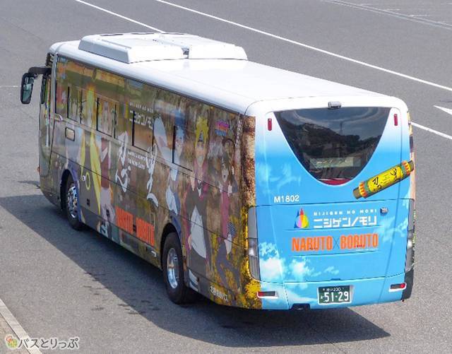 バス後部のデザイン（バスにより異なります）