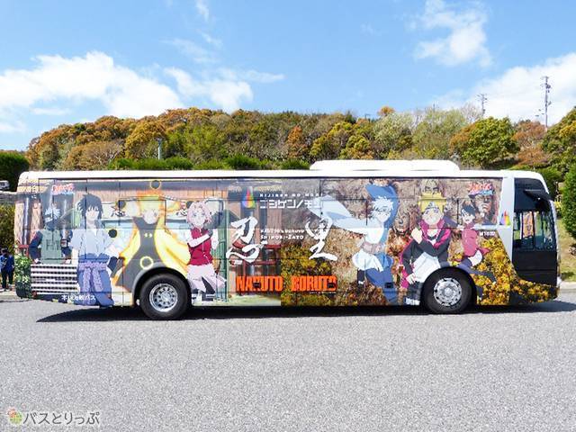 バスの左右の側面は同柄