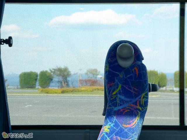 車内からはラッピングを気にせず外が見られる