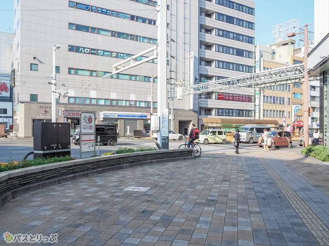パチンコ店「123」前の様子