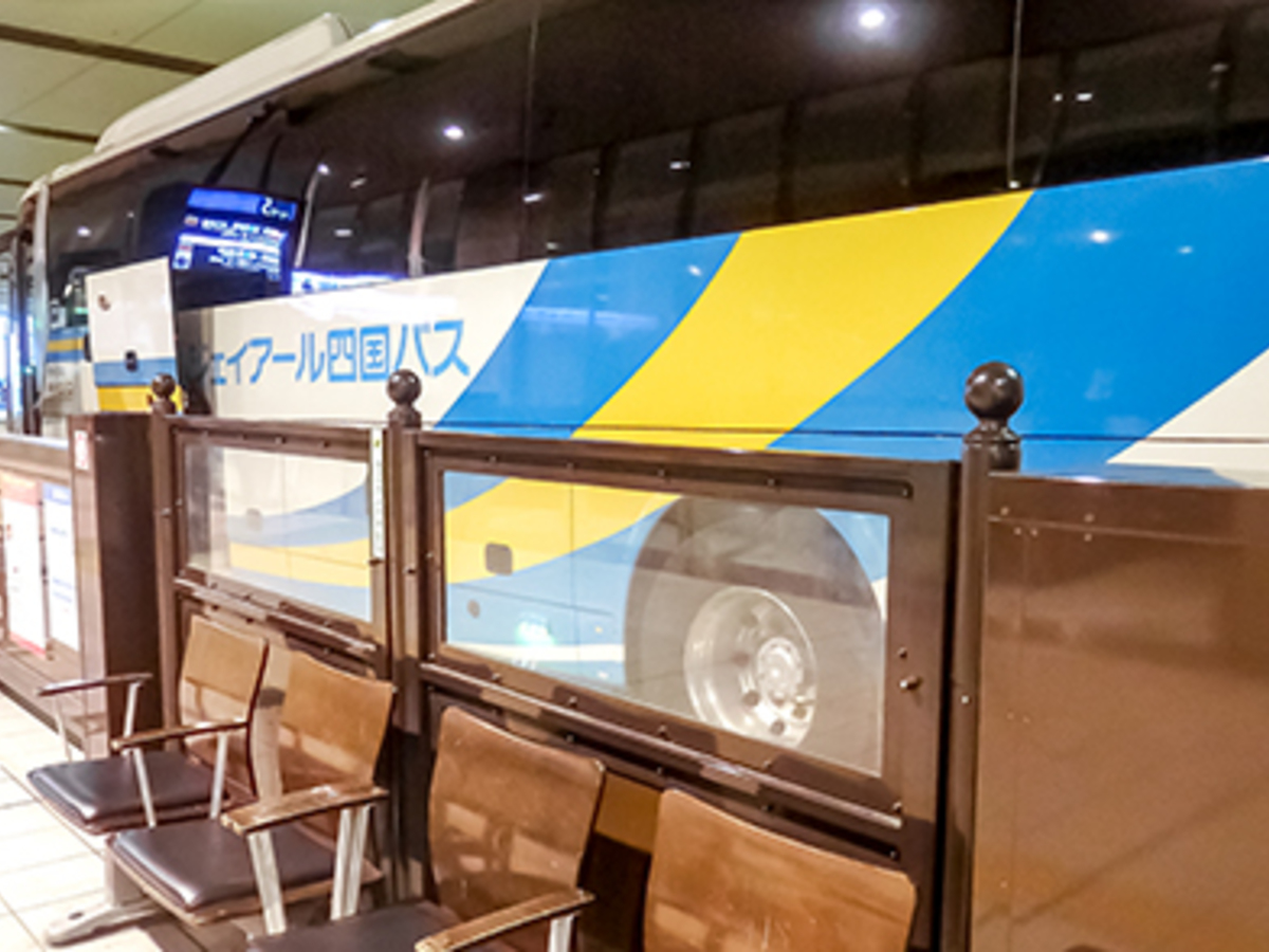 Jr四国バス 高知エクスプレス号 京阪神ドリーム高知号 で関西へ カーテン付き3列独立シートでプライベート感はバッチリ 高速バス 夜行バス バスツアーの旅行 観光メディア バスとりっぷ