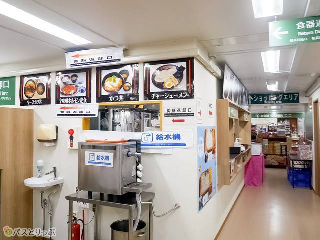 国見サービスエリアは売店やフードコートが営業中